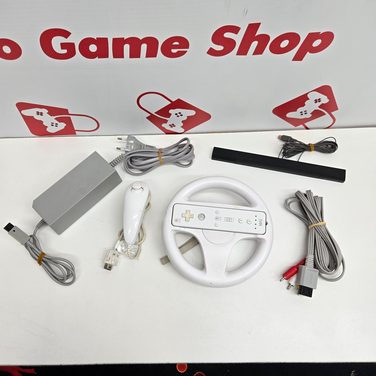 White Nintendo Wii - Mario Kart Bundle